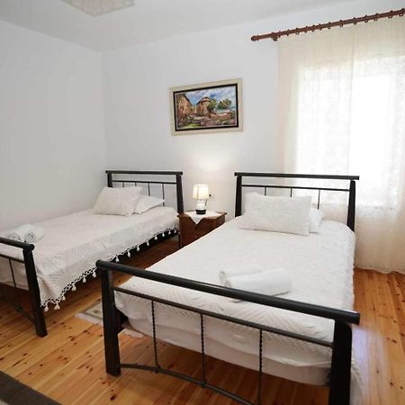 Eniguesthouse Gjirokaster Exterior photo
