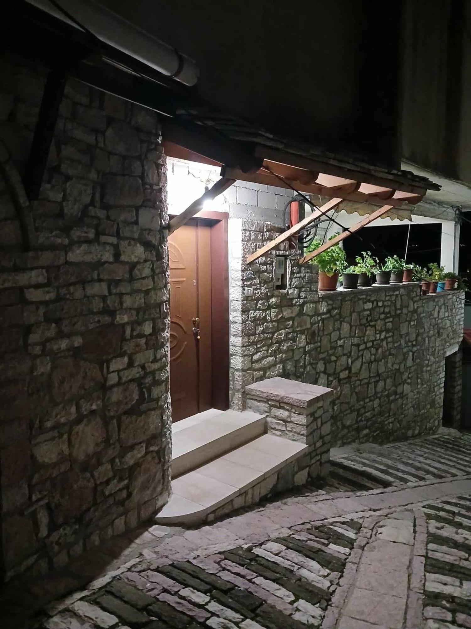 Eniguesthouse Gjirokaster Exterior photo