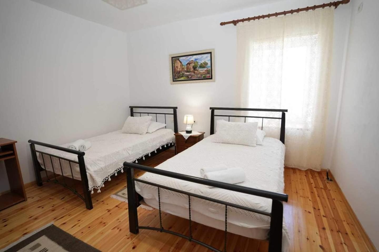 Eniguesthouse Gjirokaster Exterior photo