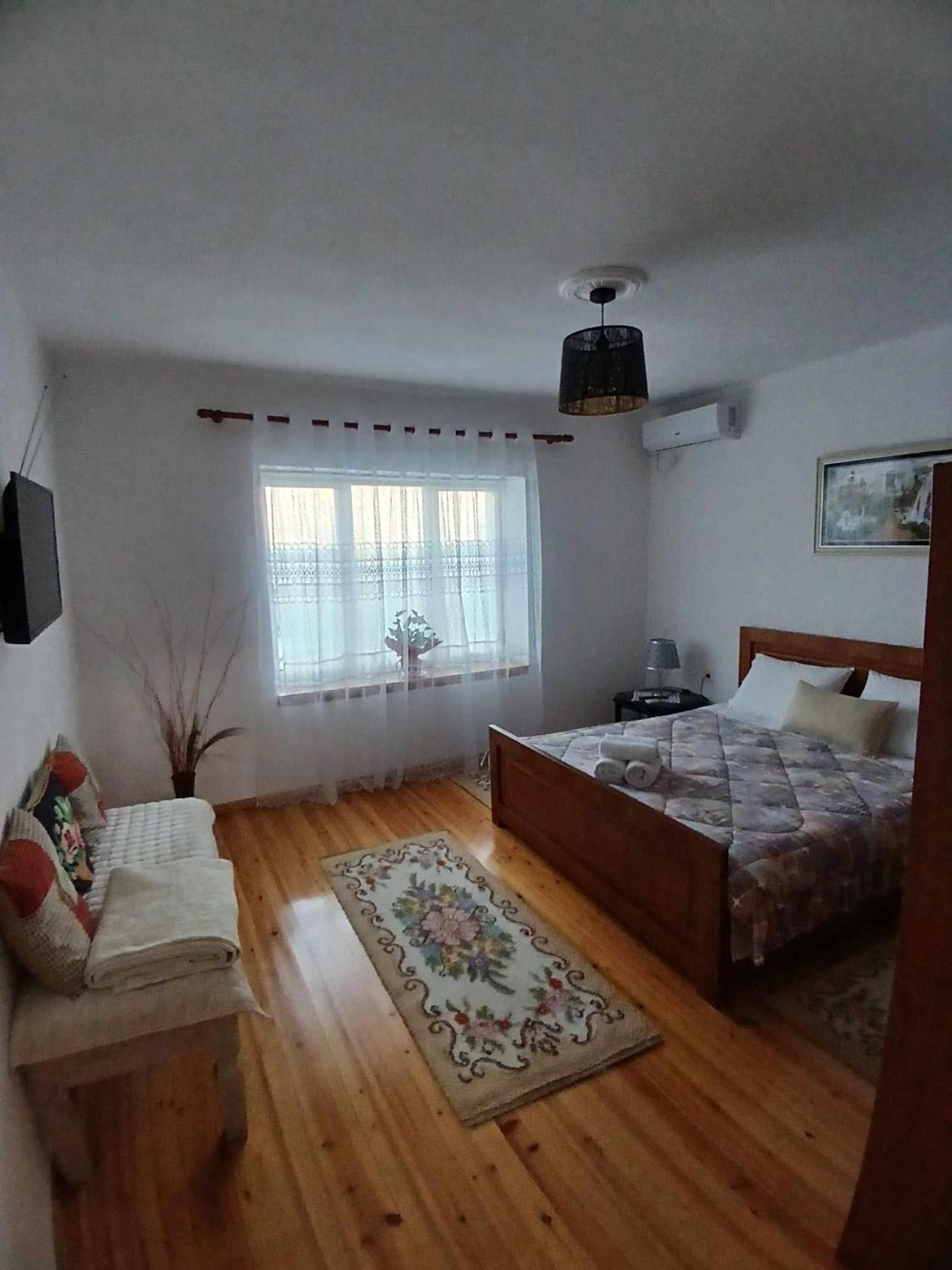 Eniguesthouse Gjirokaster Exterior photo