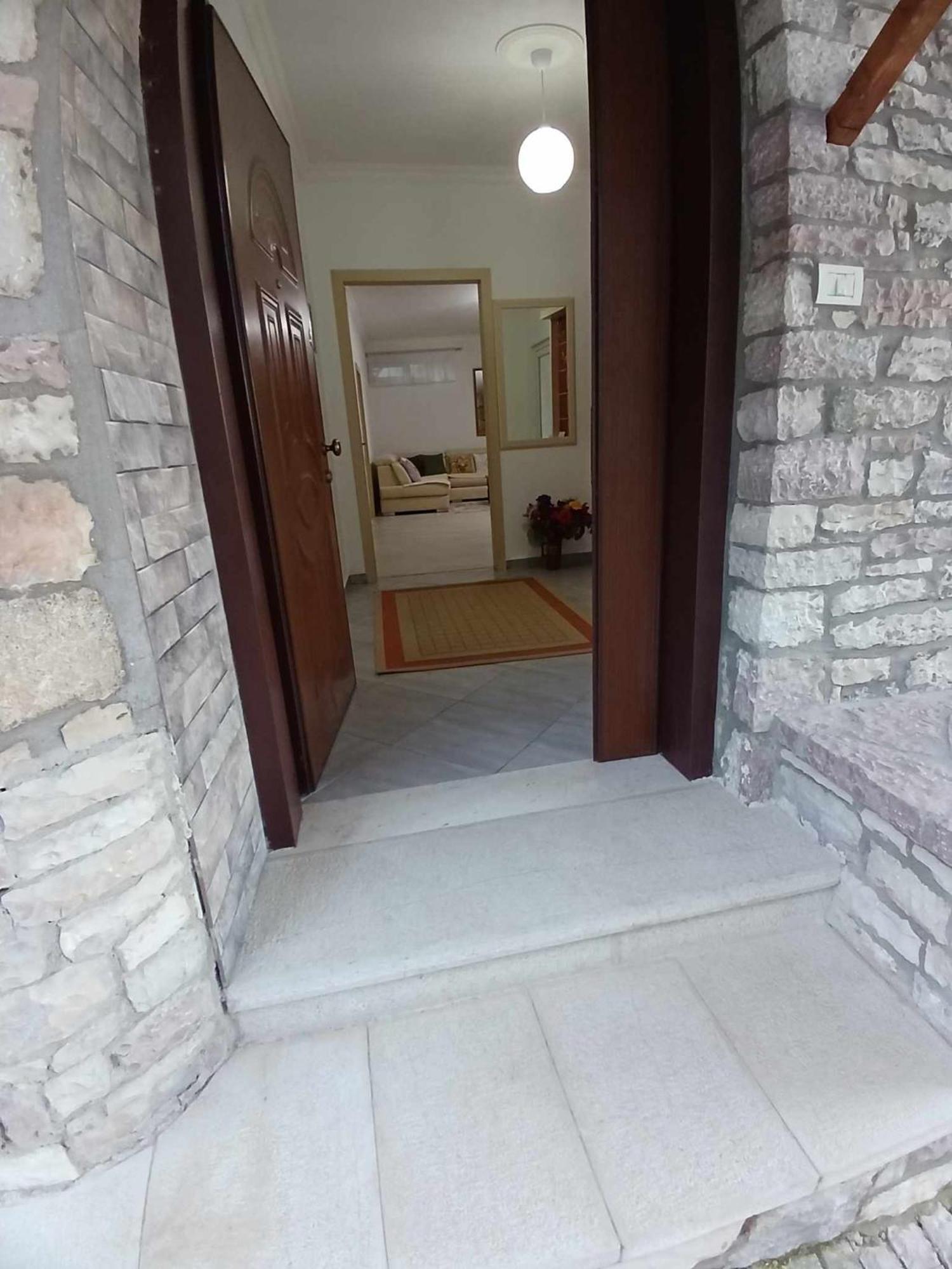 Eniguesthouse Gjirokaster Exterior photo