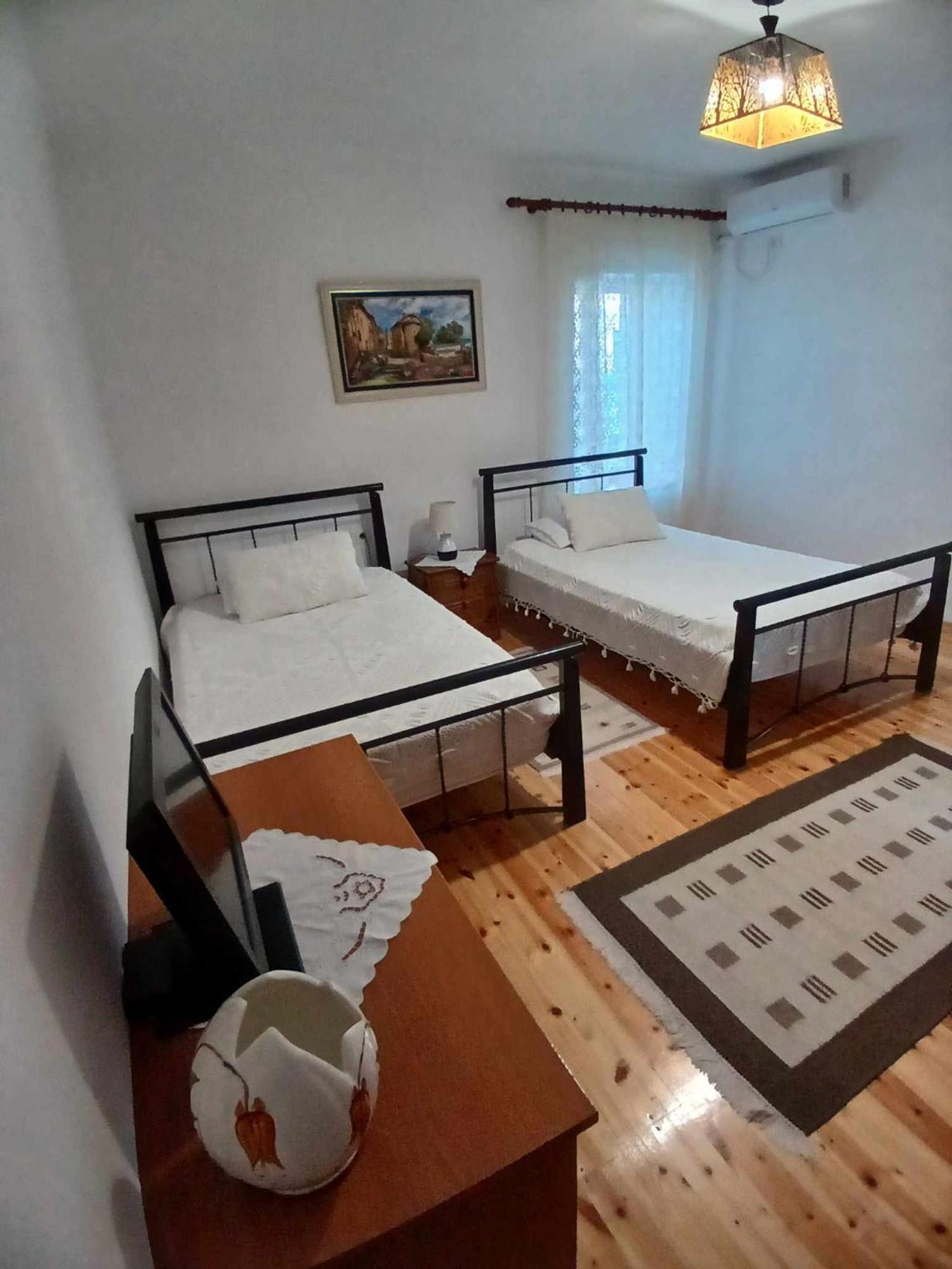 Eniguesthouse Gjirokaster Exterior photo