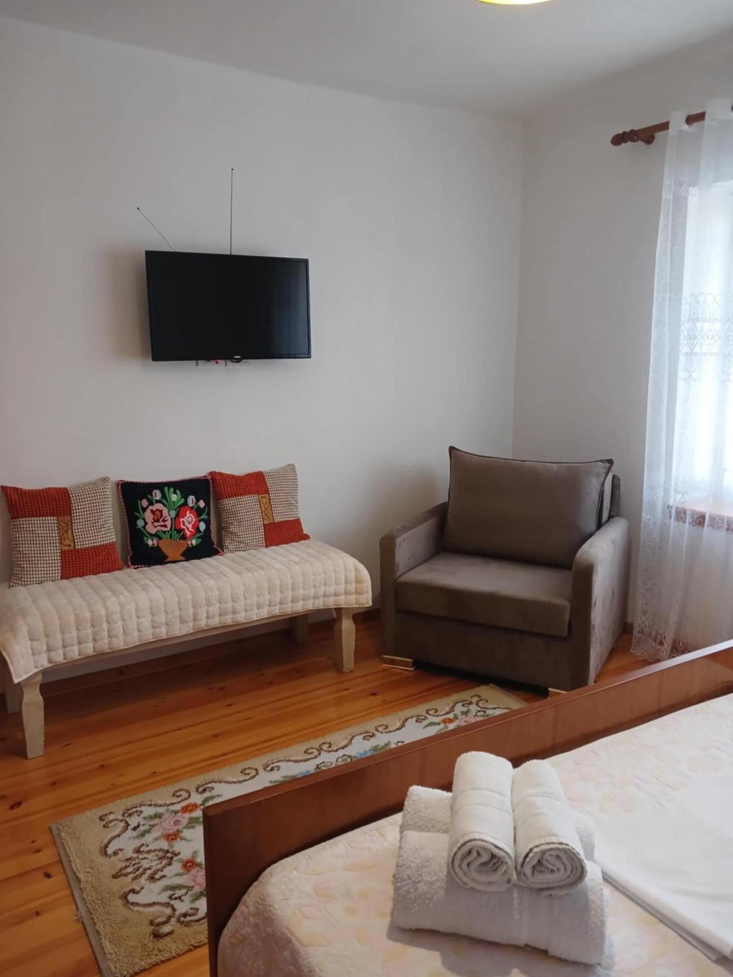 Eniguesthouse Gjirokaster Exterior photo